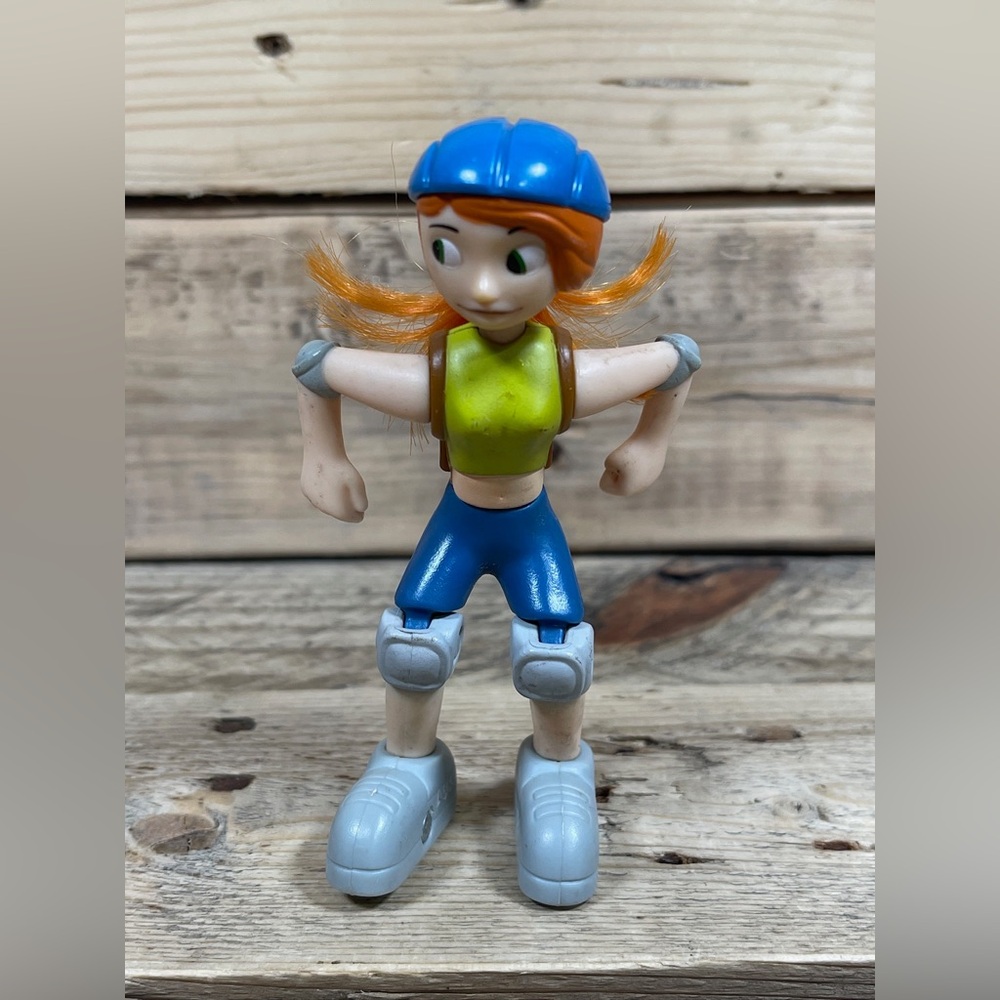 Disney Kim Possible 4” Rollerskating Figure 2003 McDonalds Helmet Kneepads Toy